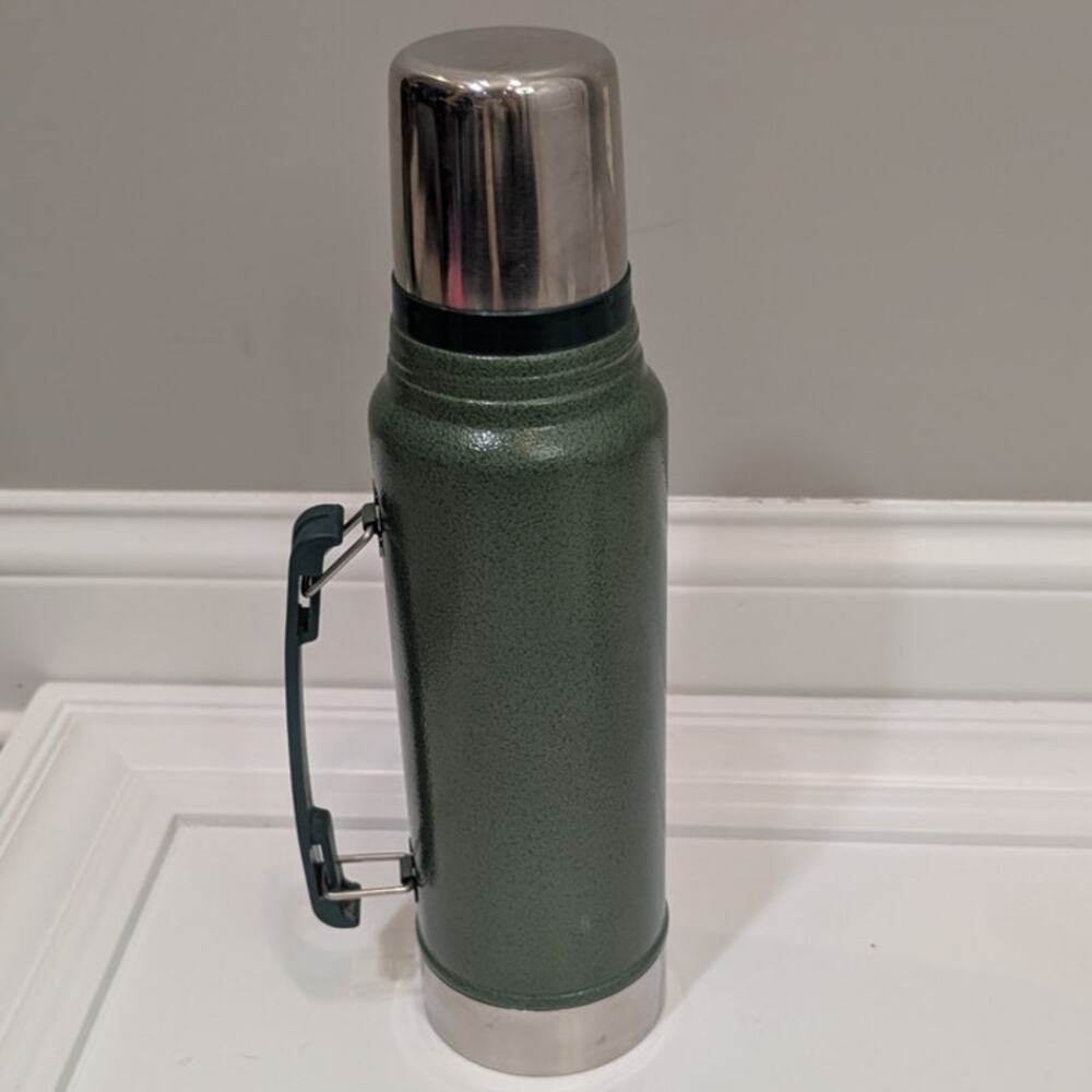 Stanley Classic Vacuum Bottle Thermos Hammertone Green Hiking Camping Heavy Duty - Picture 2 of 10